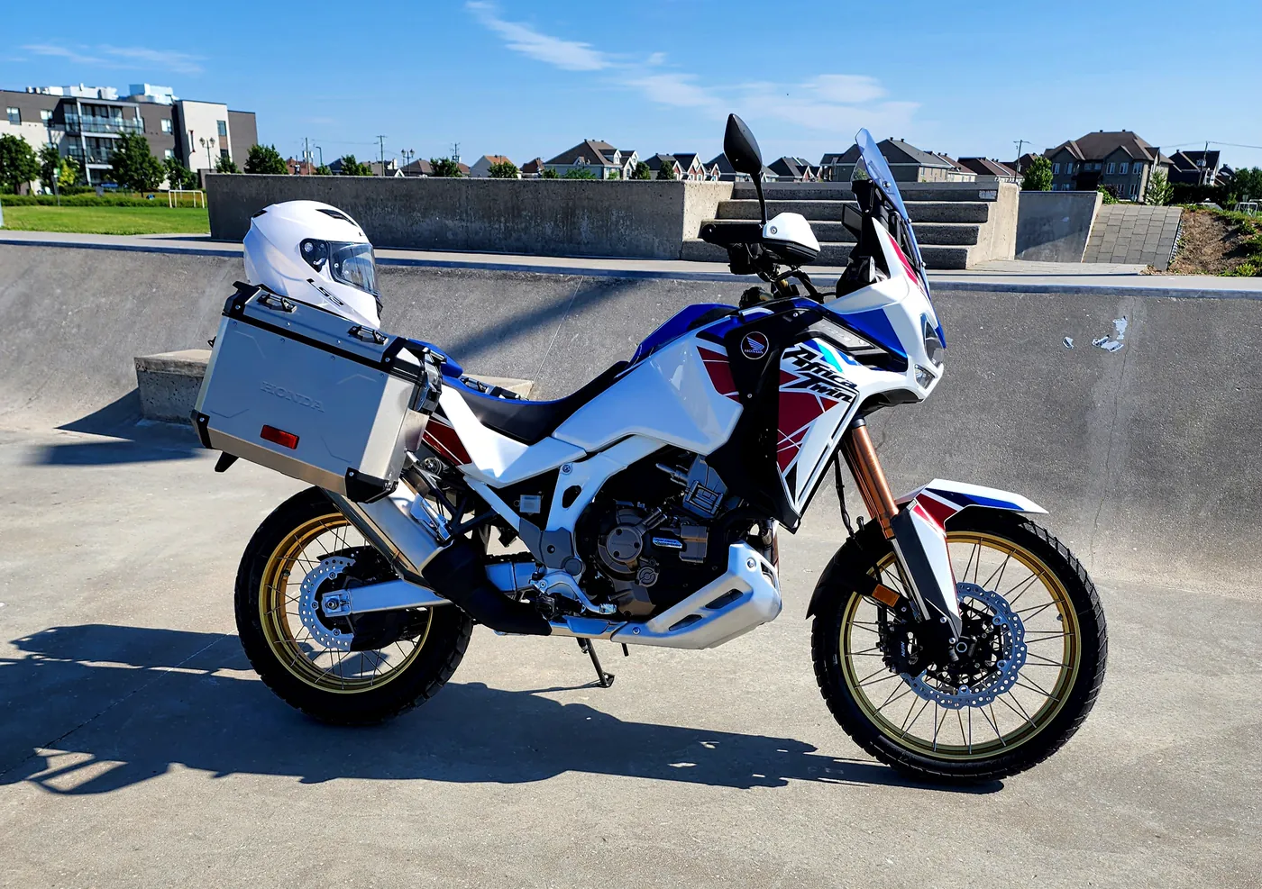 La Honda Africa Twin Adventure Sports équipée de ses valises d'aluminium