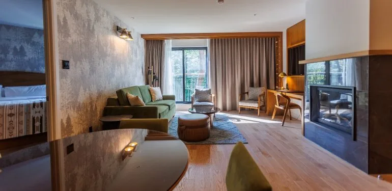 Suite de l'Hôtel-Musée Premières Nations de Wendake — décor traditionnel avec touche de modernité