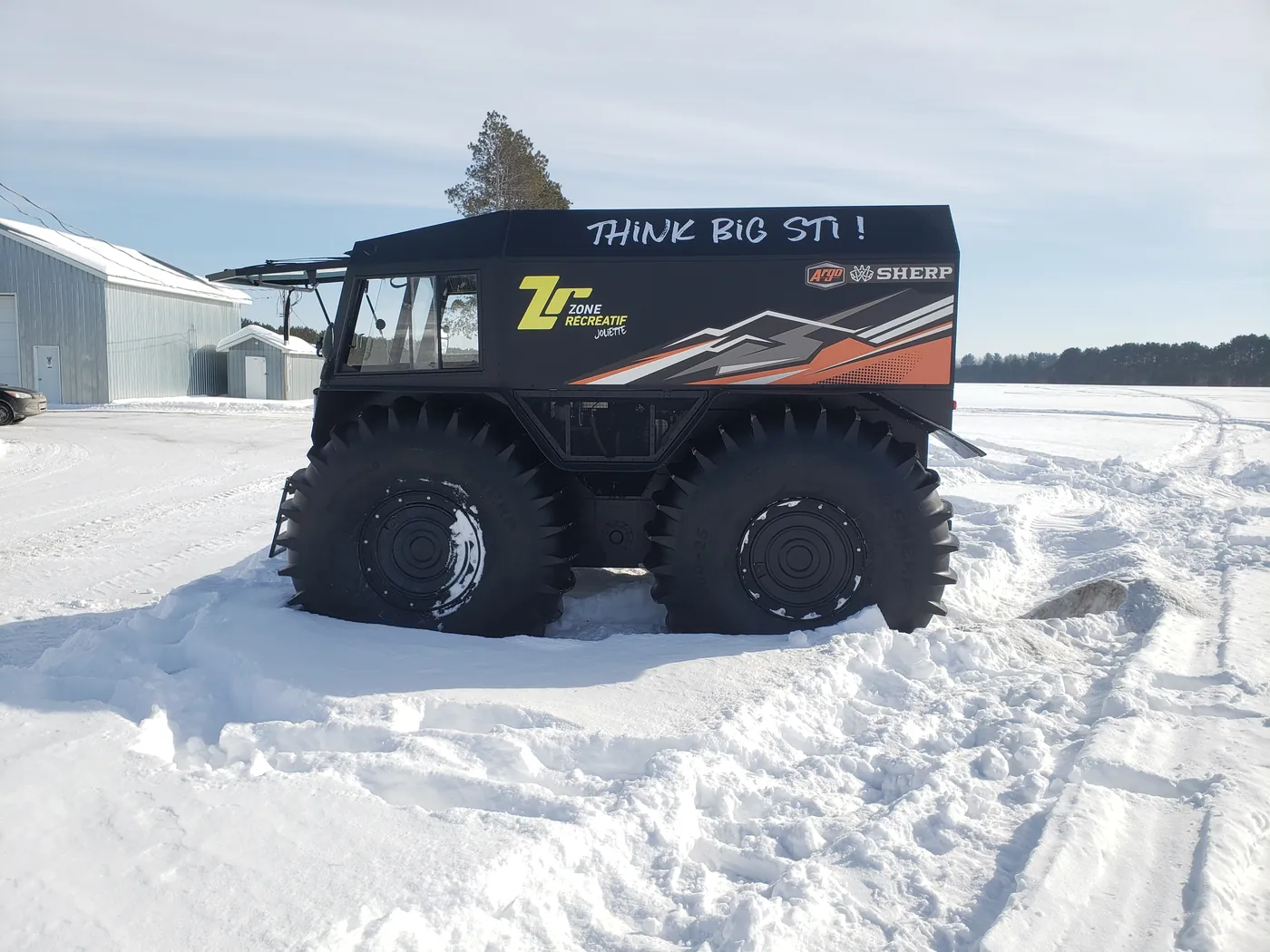 Le Sherp sur la neige en plein hiver